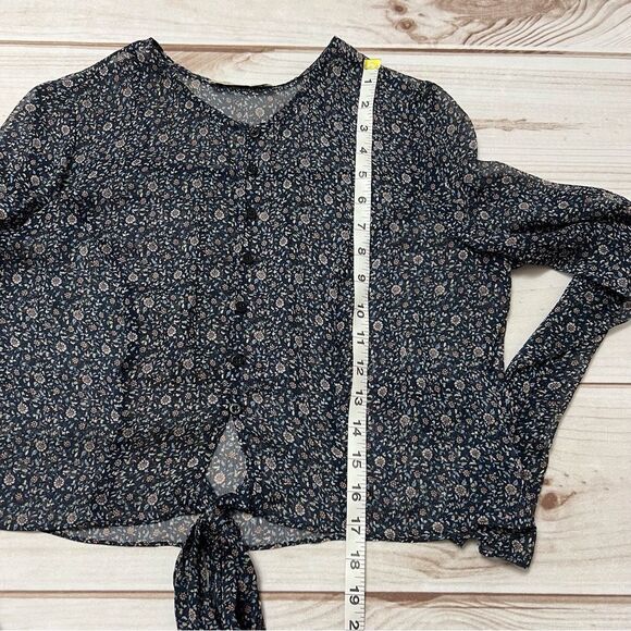 The East Order Navy Floral Sheer Tie Front Blouse Size Medium - Picture 8 of 8